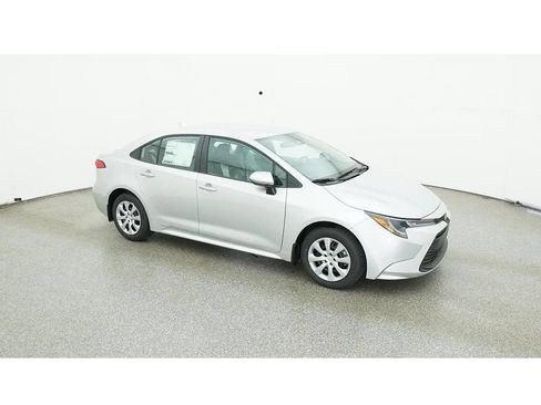 Used 2025 Toyota Corolla LE FWD image 15