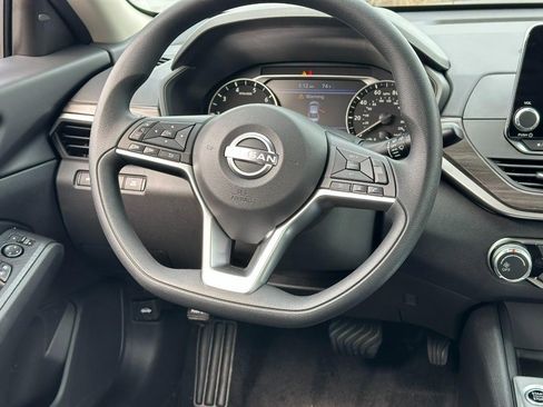 New 2025 Nissan Altima 2.5 SV image 6