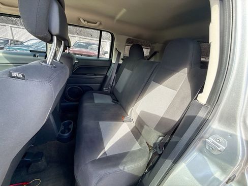 Used 2017 Jeep Patriot Latitude AWD/4WD image 26