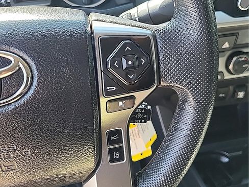 Used 2021 Toyota Tacoma SR5 AWD/4WD image 18