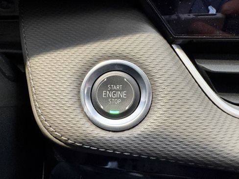 Used 2025 Chevrolet Equinox LT w/ Convenience Package II FWD image 14