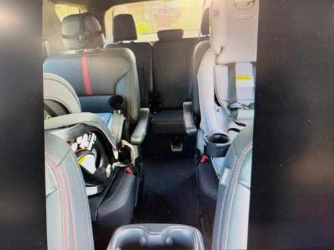 Used 2025 Chevrolet Traverse RS w/ LPO, Floor Liner Package FWD image 7