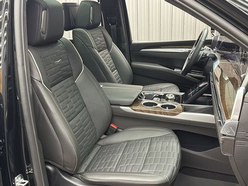 Used 2025 Cadillac Escalade Sport Platinum w/ LPO, ONYX Package image 35