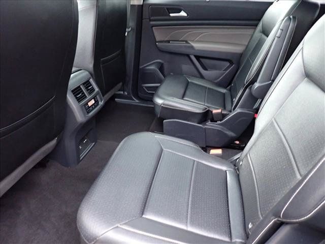 Used 2022 Volkswagen Atlas SEL R-Line AWD/4WD image 9