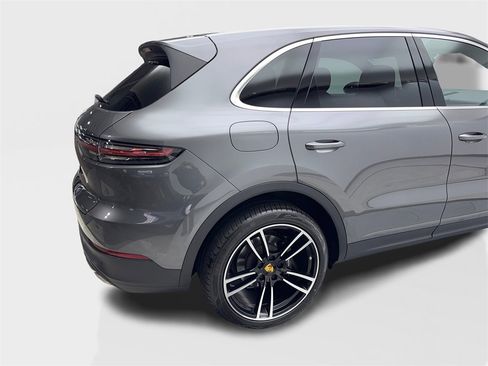 Used 2022 Porsche Cayenne image 18