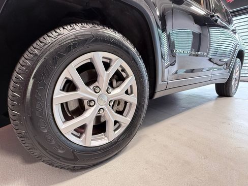 Used 2022 Jeep Grand Cherokee Limited w/ Luxury Tech Group II AWD/4WD image 15