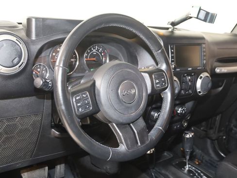 Used 2016 Jeep Wrangler Unlimited Sahara w/ Dual Top Group AWD/4WD image 6