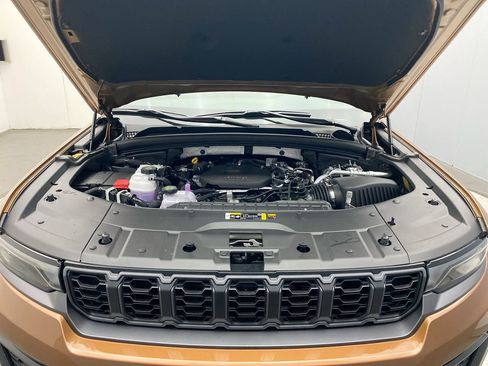 New 2026 Jeep Grand Cherokee L Limited AWD/4WD image 11
