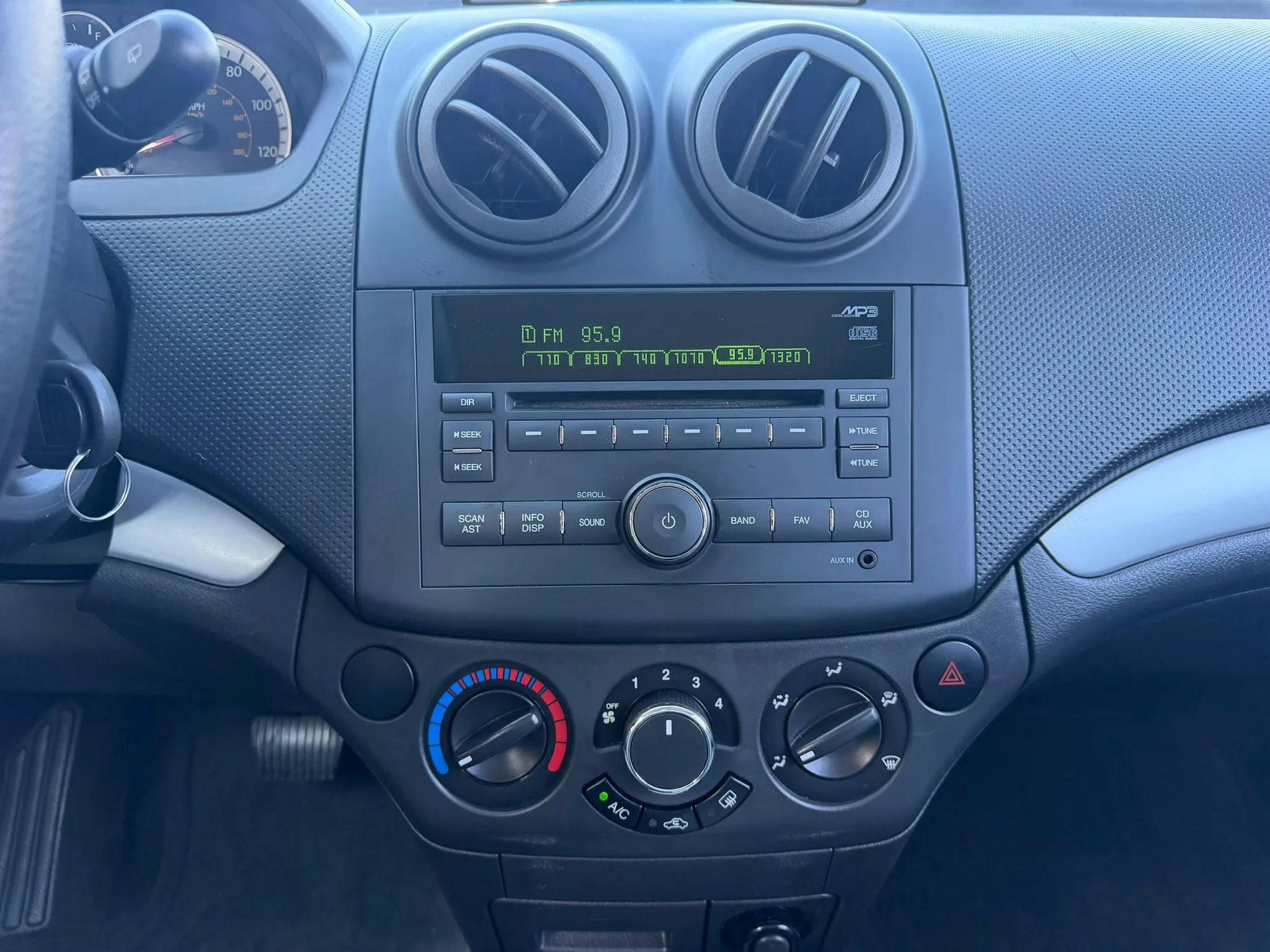 Used 2010 Chevrolet Aveo5 LT FWD image 13