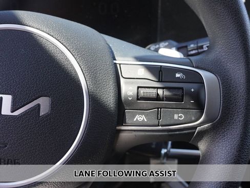 Used 2023 Kia Sportage LX AWD/4WD image 3
