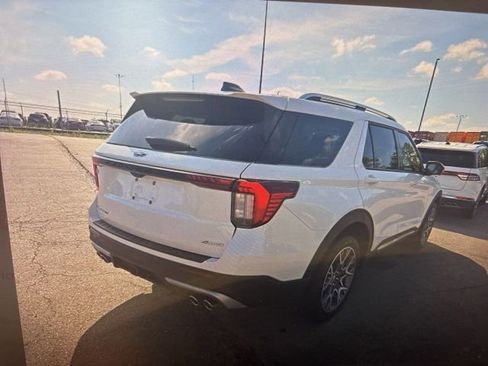 Used 2025 Ford Explorer Platinum w/ Ultimate Package AWD/4WD image 2