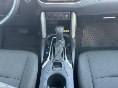 Used 2022 Toyota Corolla Cross LE w/ Moonroof Package AWD/4WD image 18