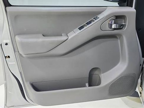 Used 2014 Nissan Frontier SV RWD image 17
