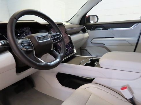 Used 2024 GMC Acadia Denali image 4