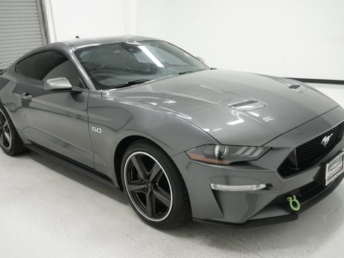 Used 2021 Ford Mustang GT Premium w/ GT Performance Package RWD image 3