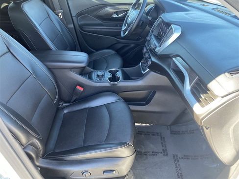 Used 2024 GMC Terrain SLT image 9