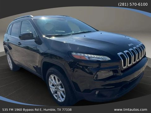 Used 2018 Jeep Cherokee Latitude Plus w/ Cold Weather Group AWD/4WD image 1