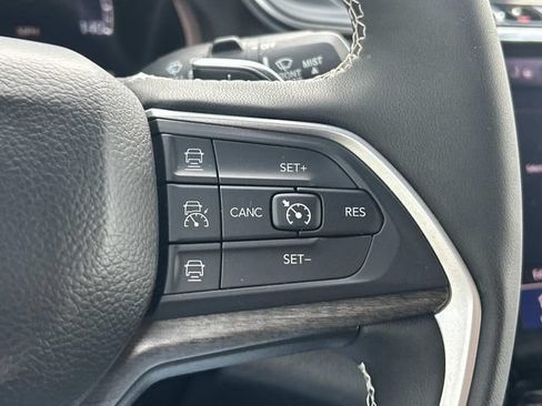 Used 2024 Jeep Grand Cherokee L Limited AWD/4WD image 25