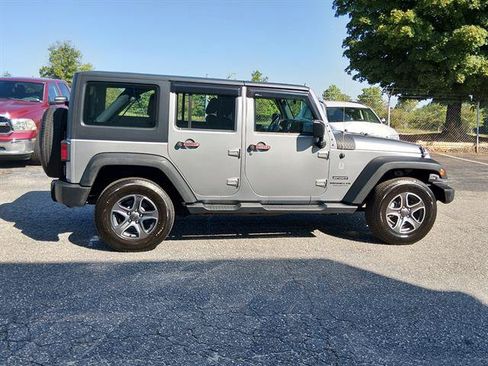 Used 2016 Jeep Wrangler Unlimited Sport w/ Connectivity Group AWD/4WD image 2