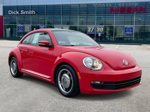 Used 2012 Volkswagen Beetle 2.5 image 1