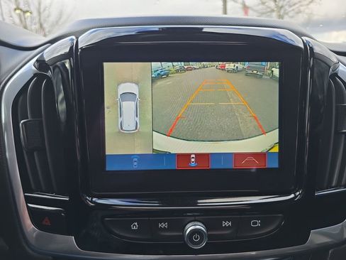 Used 2018 Chevrolet Traverse Premier image 16