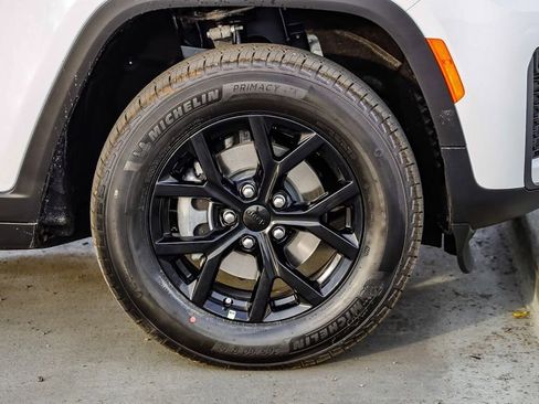 New 2026 Jeep Grand Cherokee Altitude image 11