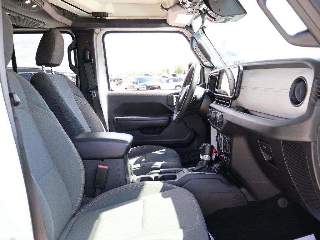 Used 2024 Jeep Wrangler Unlimited Sport AWD/4WD image 8