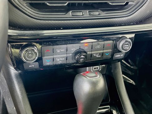 Used 2022 Jeep Compass Latitude w/ Sun and Sound Group AWD/4WD image 15