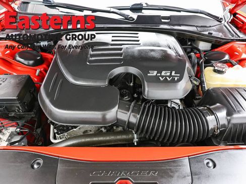 Used 2018 Dodge Charger SXT w/ Blacktop Package RWD image 7