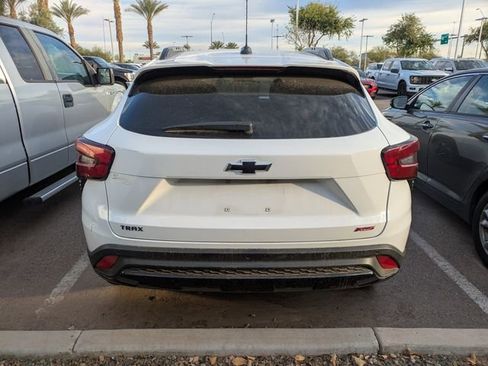 Used 2025 Chevrolet Trax RS w/ Sunroof Package image 3