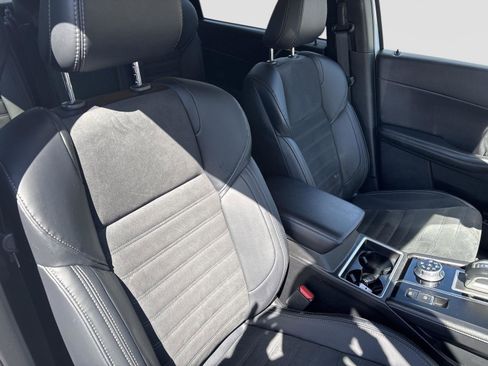 Used 2024 Mitsubishi Outlander 4WD Plug-In Hybrid image 29