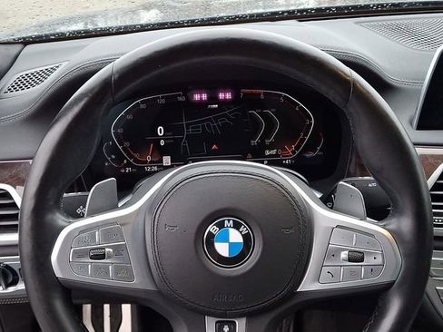 Used 2022 BMW 750i xDrive w/ M Sport Package image 25