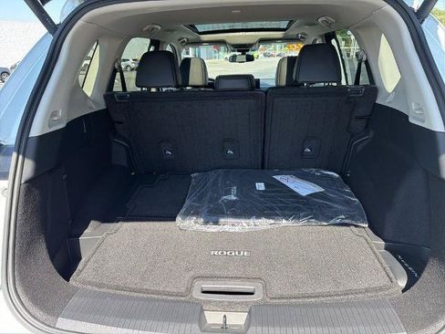 Certified 2024 Nissan Rogue SL w/ SL Premium Package FWD image 7