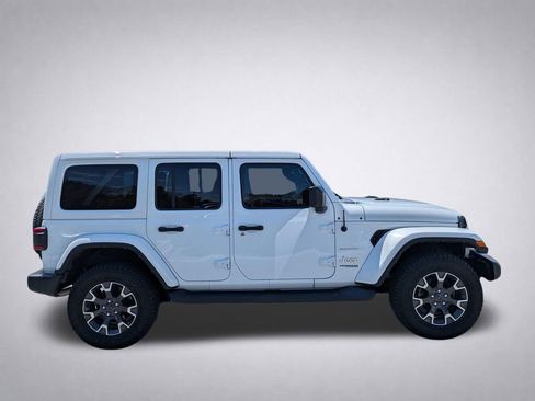 Used 2022 Jeep Wrangler Unlimited Sahara w/ LED Lighting Group AWD/4WD image 3