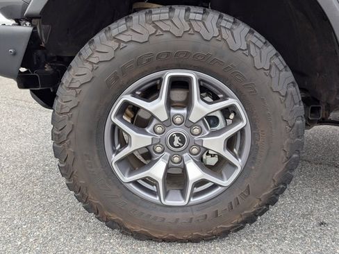 Used 2024 Ford Bronco Badlands image 12
