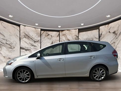 Used 2016 Toyota Prius V Five image 5