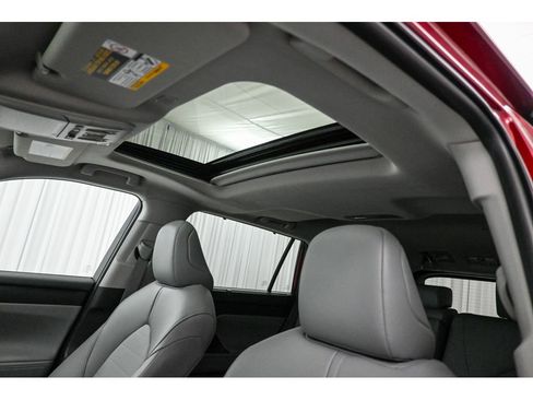 Used 2025 Toyota Highlander XLE image 11