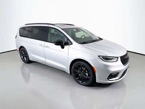 New 2026 Chrysler Pacifica Limited FWD image 1