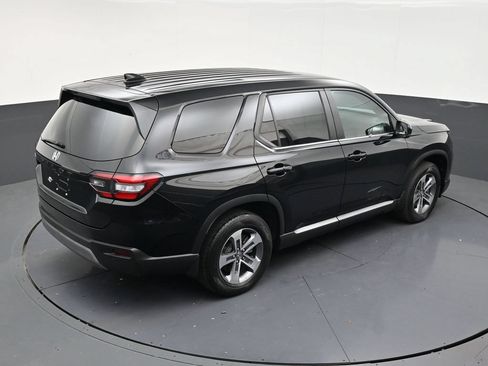 Used 2025 Honda Pilot EX-L image 16