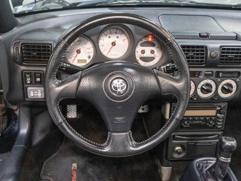 Used 2000 Toyota MR2 RWD image 11