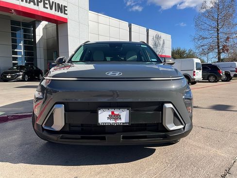 Used 2025 Hyundai Kona SEL image 4