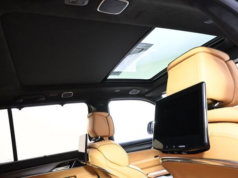 Used 2023 Jeep Grand Wagoneer Series III w/ Rear Seat Video Group 1 image 16