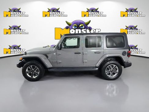 Used 2019 Jeep Wrangler Unlimited Sahara w/ Dual Top Group AWD/4WD image 8