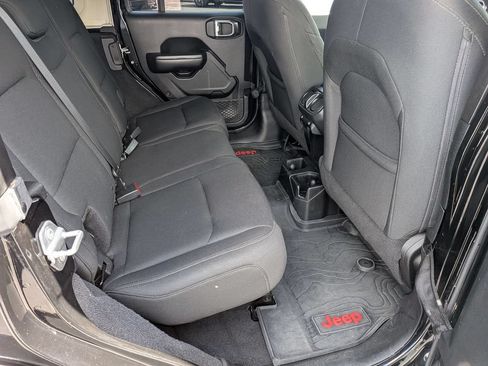 Used 2018 Jeep Wrangler Unlimited Sport S AWD/4WD image 28