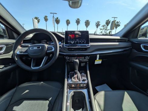 New 2026 Jeep Compass Trailhawk w/ Trailer Tow Group AWD/4WD image 18