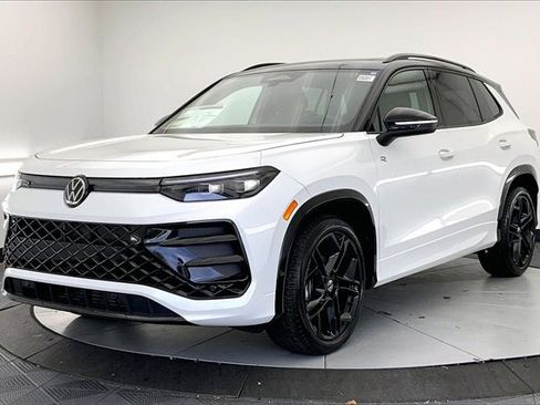 New 2026 Volkswagen Tiguan SE R-Line image 2