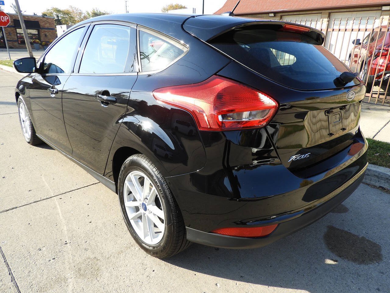 Used 2018 Ford Focus SE w/ Cold Weather Package FWD image 6