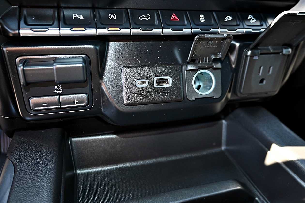 Used 2020 Chevrolet Silverado 1500 LT Trail Boss AWD/4WD image 27