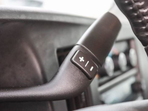 Used 2022 Chevrolet Express 3500 w/ Driver Convenience Package image 39