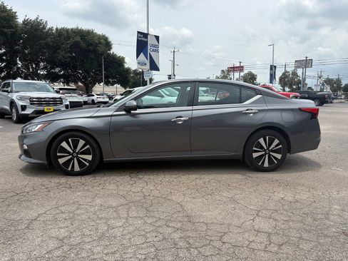 Used 2022 Nissan Altima 2.5 SV FWD image 6